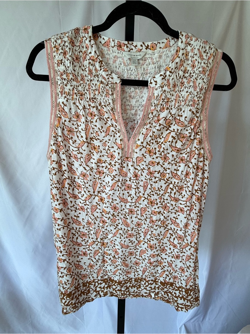 Lucky Brand Women’s Large sleeveless V-neck top Paisley like print
